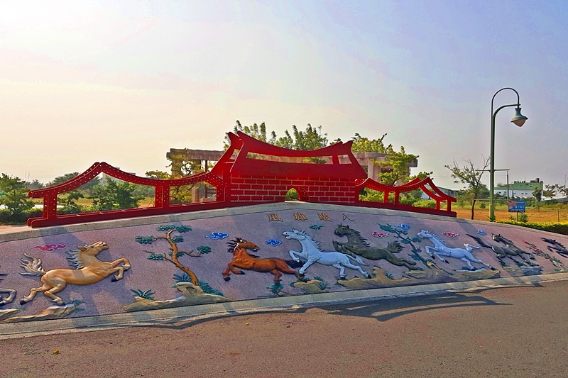 秀水龍騰公園八駿圖.jpg
